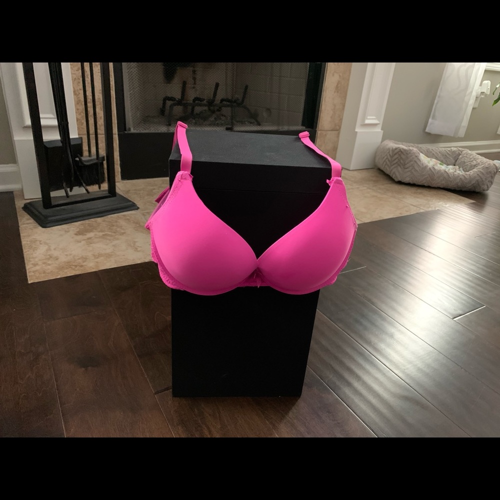 *SOLD*. Hot Pink Double Padded Push up Bra 36B